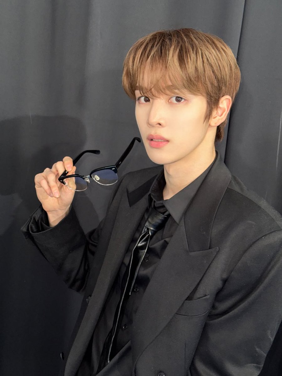 Kulepas kacamata, apa kau lebih suka?