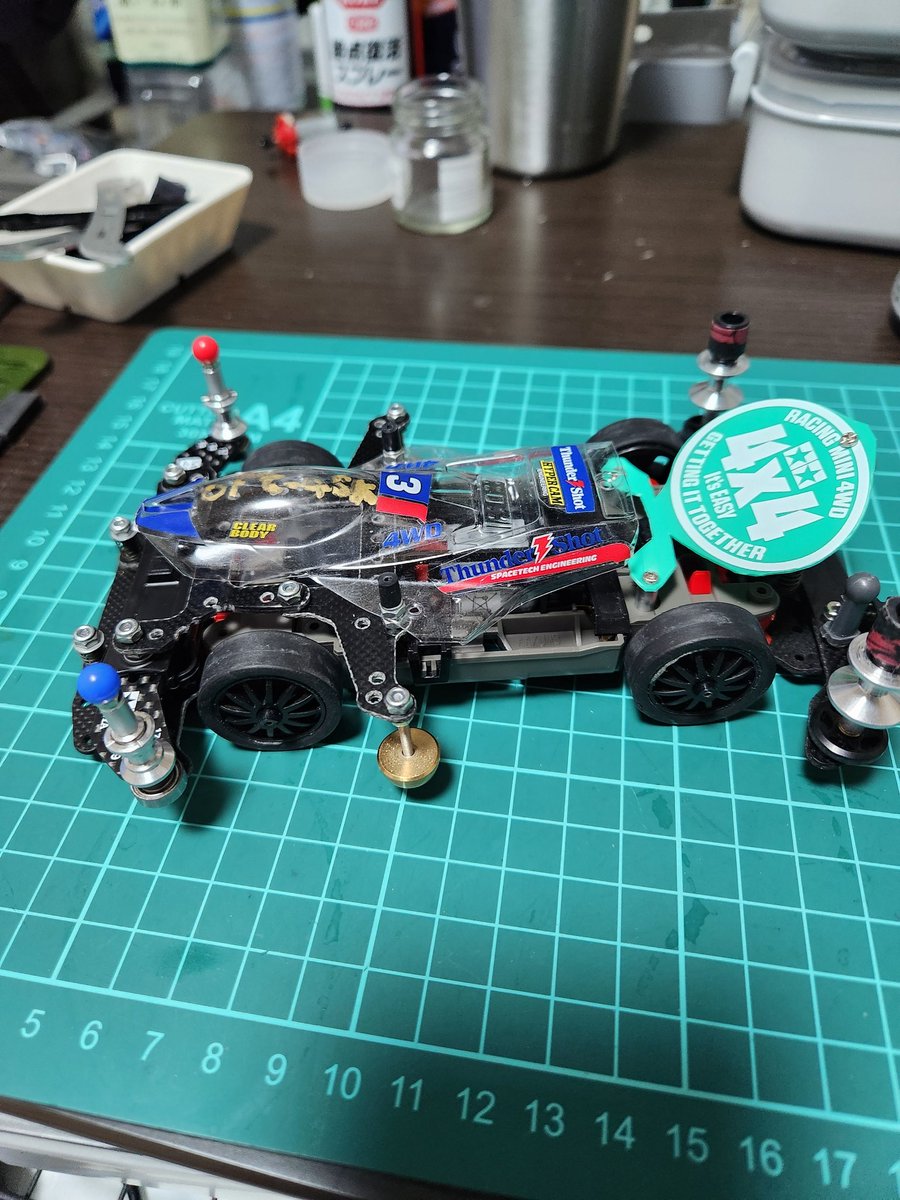 opt_ask's tweet image. 後ろのキャッチャーダンパーの形を変えたら着地が性能向上しました✨️

色はダサいけど🤣

ミニ四駆も楽しい😊
#ミニ四駆