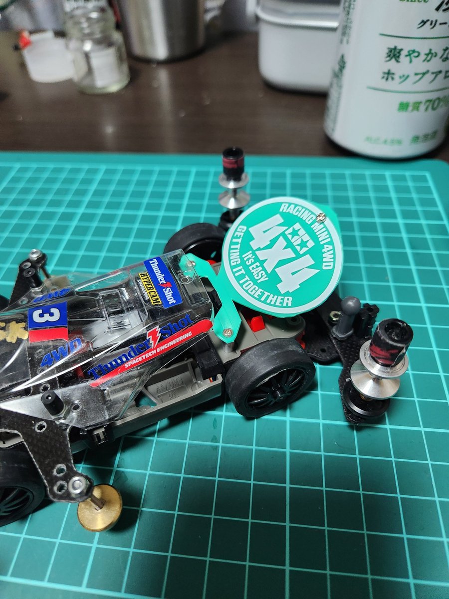 opt_ask's tweet image. 後ろのキャッチャーダンパーの形を変えたら着地が性能向上しました✨️

色はダサいけど🤣

ミニ四駆も楽しい😊
#ミニ四駆