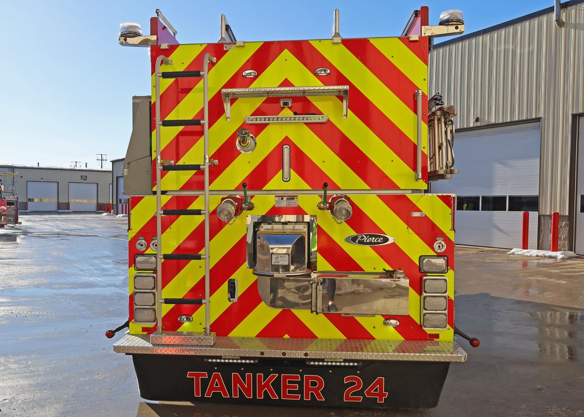 PierceMfg's tweet image. Bigger is better with Polkville Volunteer Fire Department’s #Enforcer Custom Dry Side #Tanker.
Equipped with a 3,000-gallon water tank, this unit will assist in bringing water to fire scenes in a rural community. #PolkvilleNC