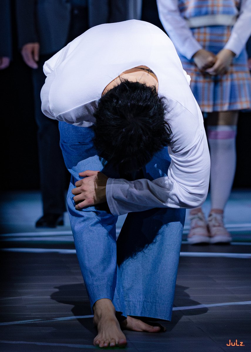 260123 데스노트 커튼콜
#김성철

김성철의 인사에는 늘 진심이 담겨있어. 
무대와 관객들에 대한 고마움이 느껴져 나까지 벅차오르는 그의 심장인사