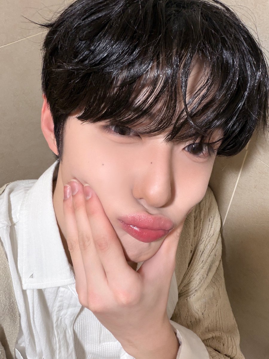 HYEON tweet media