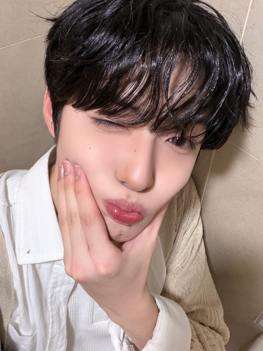 HYEON tweet media