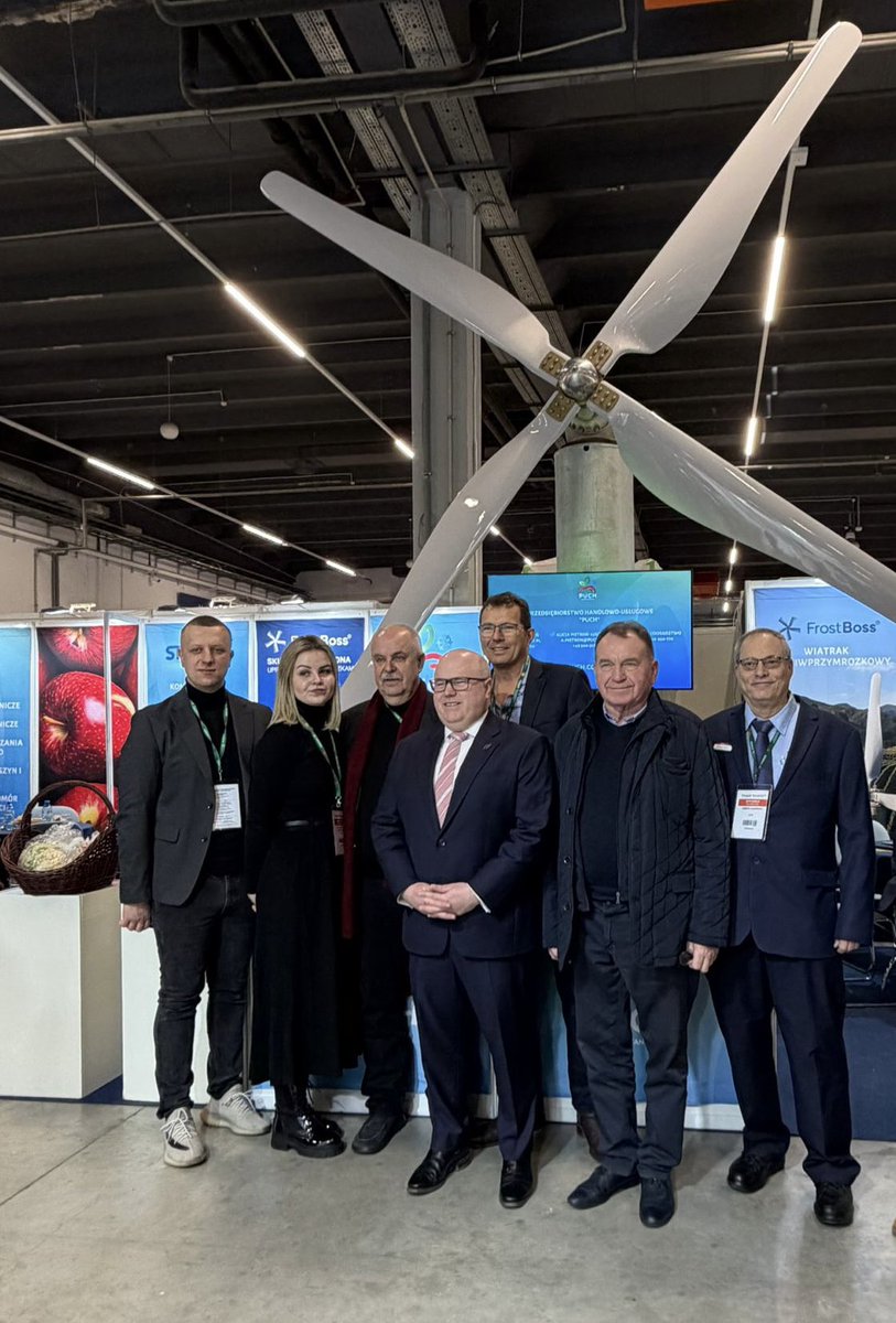 NZinWarsaw's tweet photo. ๐ณ๐ฟ๐ต๐ฑ Great to be at #TSW16 in Kielce today ๐ต๐ฑ๐ Meeting New Zealand agri-tech innovators FrostBoss and Hectre.
Fantastic to learn more about how NZ technology and innovation are supporting partnerships with Polish growers and agribusiness. A strong example of ๐ณ๐ฟโ๐ต๐ฑ collaboration in modern horticulture. ๐๐ฅ๐๐๐
@Frostbossfrost1
@NZTEnews
@PatrykBlaszczak
@PLinNewZealand
@MattyBlomfield