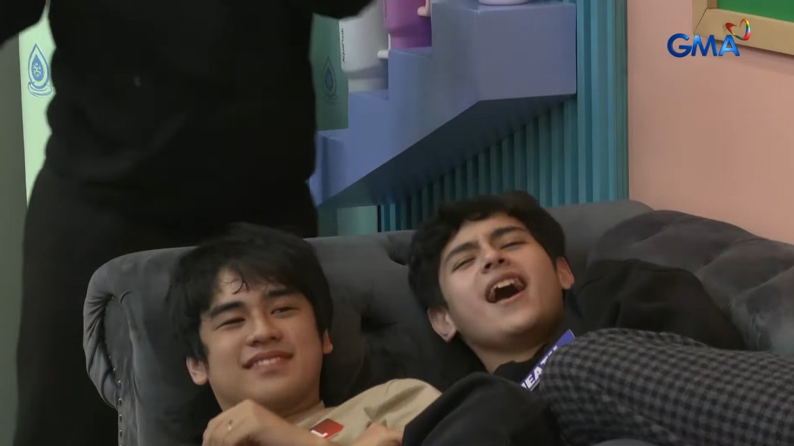 louvrelique's tweet image. Moymoy and Miggy boy with their Mowm Carmelle 🩷🫂 #PBBCollab20ListenForReal