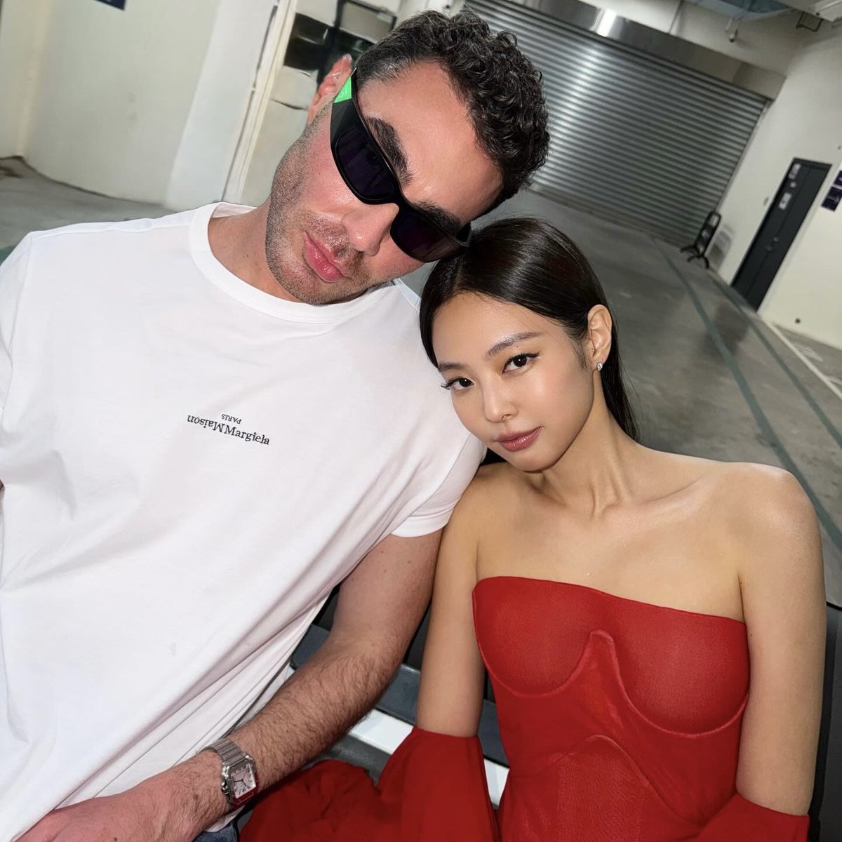 260123 Vogue Australia | #JENNIE’s Australian stylist discusses her idol fashion

Sam Woolf, talks about the process of collaborating on fashion with one of the biggest pop stars in the world.

“It was really just a matter of understanding [JENNIE], learning more about her and