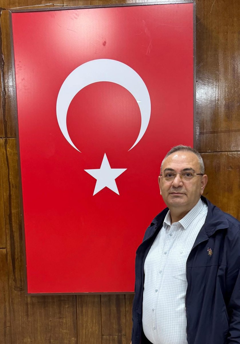 cetinelmas16's tweet photo. "Bayrakları bayrak yapan üstündeki kandır.
Toprak eğer uğrunda ölen varsa Vatandır." https://t.co/3Mgmq1kCkG