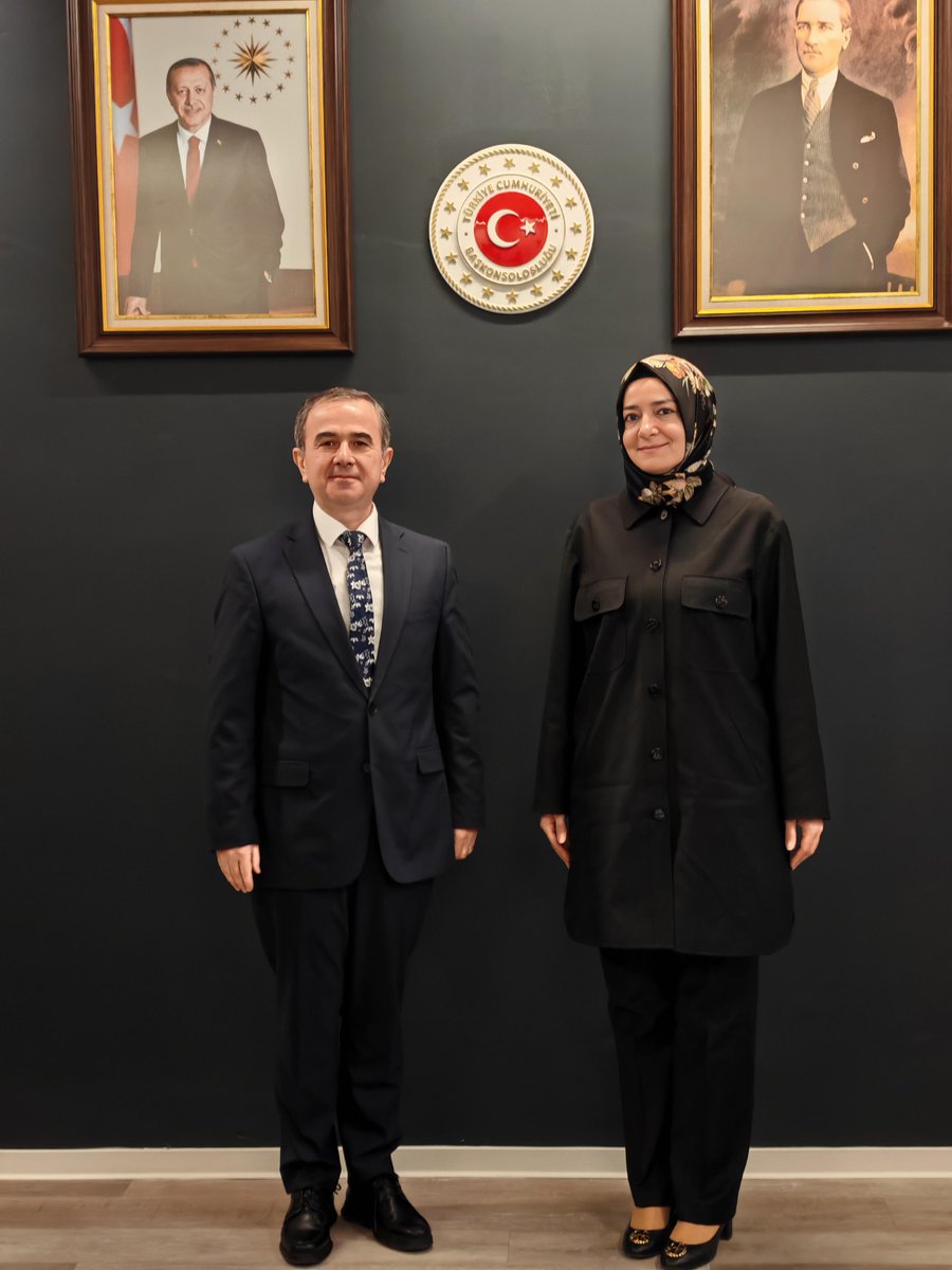 drbetulsayan's tweet photo. 📍 Almanya’dayız.

Hamburg Başkonsolosumuz Sayın Berati Alver ile Almanya’daki vatandaşlarımızın ihtiyaçlarını ve karşılaştıkları sorunları değerlendirdik; son gelişmelere ilişkin kapsamlı bilgiler aldık.

Sn. Başkonsolosumuza nazik ev sahipliği ve ilgisi  için teşekkür ediyorum. https://t.co/FcYuGCYMa4
