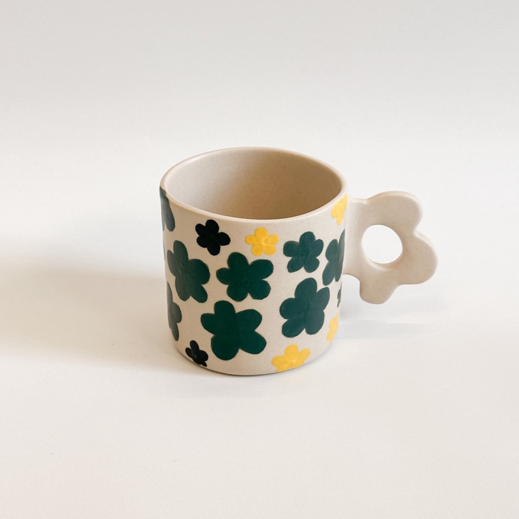 오늘의 머그.
예은님의 핸드빌딩 머그잔
도자기 페인팅을 아주 꼼꼼하게 해 주셨어요!