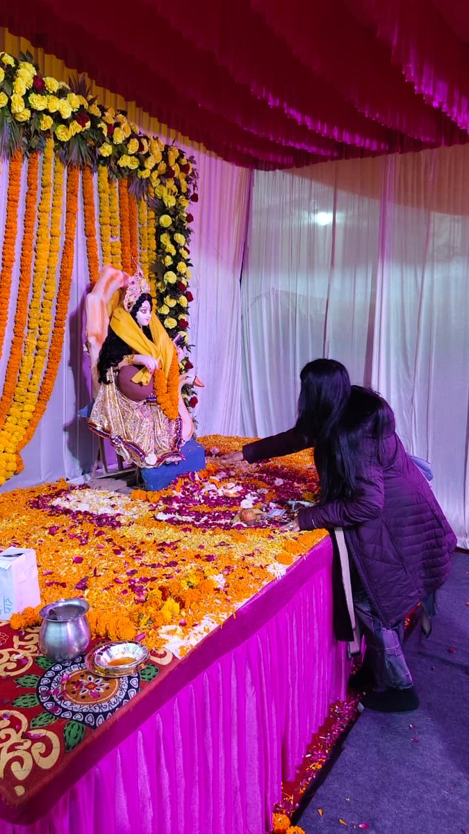 ProfRekhaSaxena's tweet photo. Saraswati Puja celebrations at the University of Delhi. May Maa Saraswati bless everyone with knowledge, wisdom, and enlightenment. 🙏
#SaraswatiPuja https://t.co/pleciD0jwe