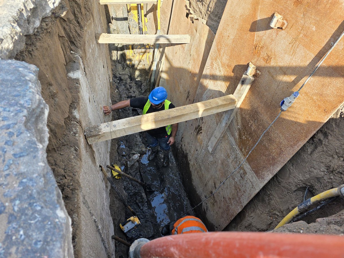 CAMBIAMOS COLECTOR DEL AÑO 1949

💦 Avanza el recambio del colector cloacal en la ciudad. Una obra clave que permite modernizar un sistema con décadas de antigüedad.

👉🏻 Seguimos trabajando en infraestructura esencial, con obras que no siempre se ven, pero que son fundamentales