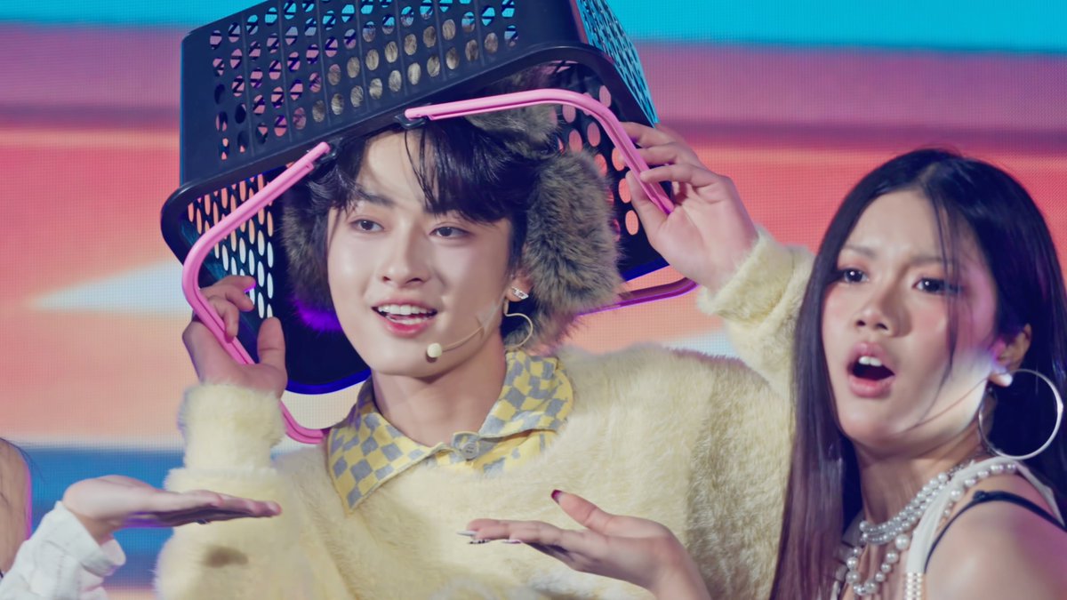 dmdfriendship's tweet image. เปิด Stage Show ด้วยการแสดงของ “เวฟ” @waavetnp ที่จะมาในบทเพลงสุดน่ารักอย่าง “น่ารักชิบปุ๋ง” 🥰🫶🏻💕

ขอบคุณเพลง “น่ารักชิบปุ๋ง” ของคุณ Bonnadol ร่วมกับคุณ SPRITE ด้วยนะคะ ✨

DMD FINAL STAGE 
#DMDFriendshipSS3finalEP