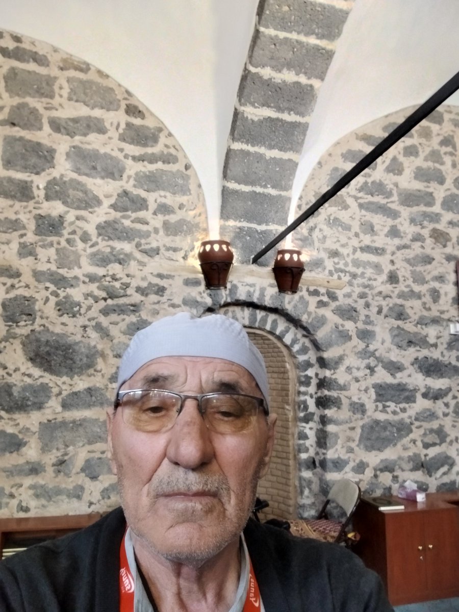 Peygamber efendimizin hendek savaşına hazırlanırken zırh giydiği mescitteyiz (zırh Mescid-i) .