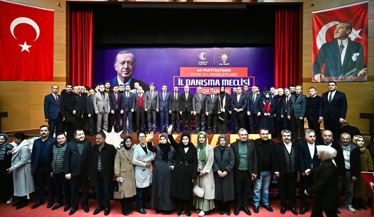 📌 AK Parti İl Danışma Meclisi Toplantısı’nda teşkilat mensuplarımızla bir araya geldik.

Partimize katılan yeni dava arkadaşlarımıza rozetlerini taktık. 

Cumhurbaşkanımız Sn. <a href="/RTErdogan/">Recep Tayyip Erdoğan</a>’ın liderliğinde, Terörsüz Türkiye vizyonumuzla Türkiye Yüzyılı hedeflerimize hep birlikte