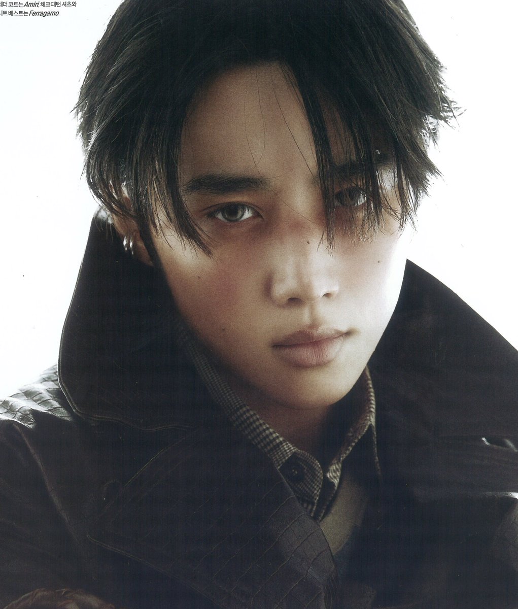 swlovezone's tweet photo. he looks so so so fineee https://t.co/GDULghv0fE