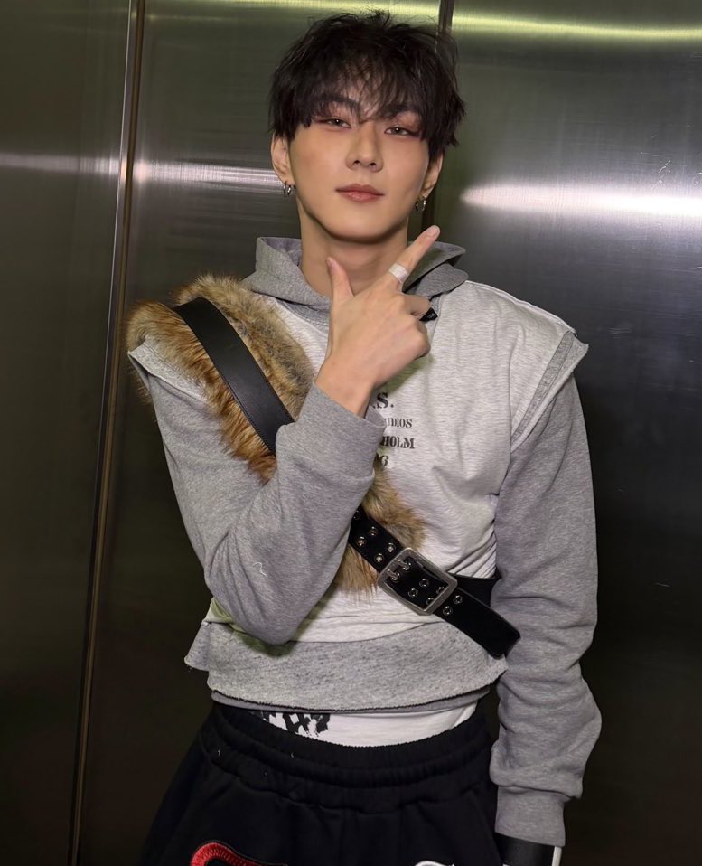 it’s #that gaze again