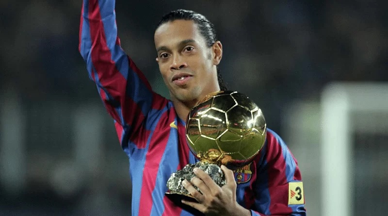 VibesFoot's tweet image. 🔴 𝗥𝗢𝗡𝗔𝗟𝗗𝗜𝗡𝗛𝗢 𝗔̀ 𝗣𝗥𝗢𝗣𝗢𝗦 𝗗𝗘 𝗦𝗢𝗡 𝗣𝗘̀𝗥𝗘 🥺🇧🇷 

« Mon père m'a dit qu'il valait mieux apprendre à 𝗺𝗮𝗶̂𝘁𝗿𝗶𝘀𝗲𝗿 𝗹𝗲 𝗯𝗮𝗹𝗹𝗼𝗻 𝗽𝗶𝗲𝗱𝘀 𝗻𝘂𝘀 𝗽𝗼𝘂𝗿 𝗮𝘃𝗼𝗶𝗿 𝗱𝗲 𝗹𝗮 𝘀𝗲𝗻𝘀𝗶𝗯𝗶𝗹𝗶𝘁𝗲́ 𝗱𝗮𝗻𝘀 𝗹𝗲 𝗽𝗶𝗲𝗱, et je lui ai promis que…