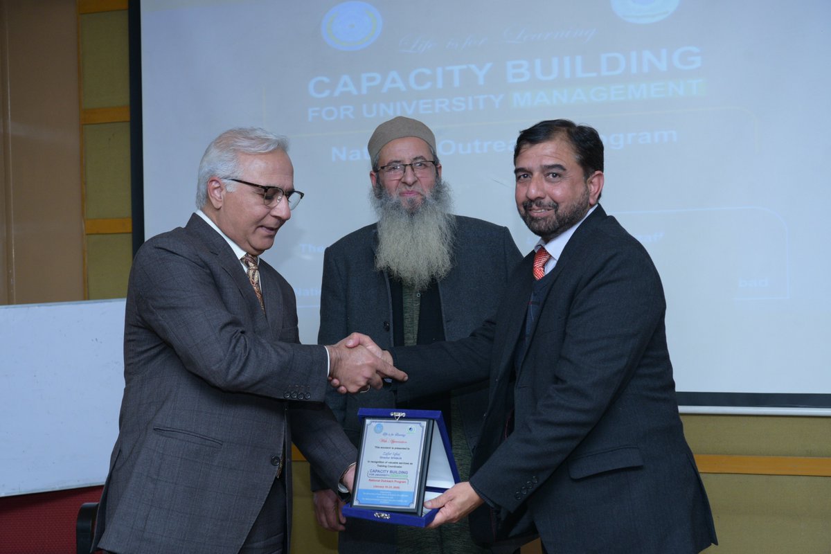 UAJK_Official's tweet photo. Vice Chancellor @UAJK_Official presented souvenirs to the organizing team of #NOPM in appreciation of their efforts, while the team also presented a souvenir to him in gratitude for his guidance & support.
#UAJK #NOPM #HEC #NAHE #CapacityBuilding #UniversityManagement https://t.co/9GvuwfMneK