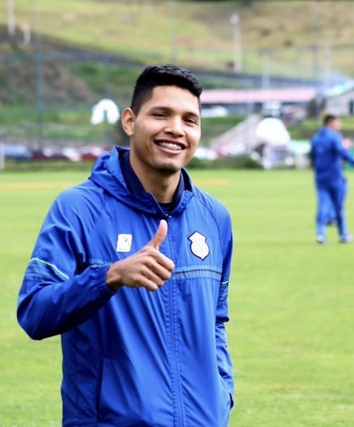 MACARA COMPLETO PARA IR A PERÚ 🇵🇪 ✈️

A esta hora el aguerrido zaguero venezolano 🇨🇴 #JoseLuisMarrufo está  en Quito, visitando la embajada peruana obteniendo la visa para poder entrar a este territorio y jugar el domingo contra #Melgar en #Arequipa.

El plantel viaja mañana por