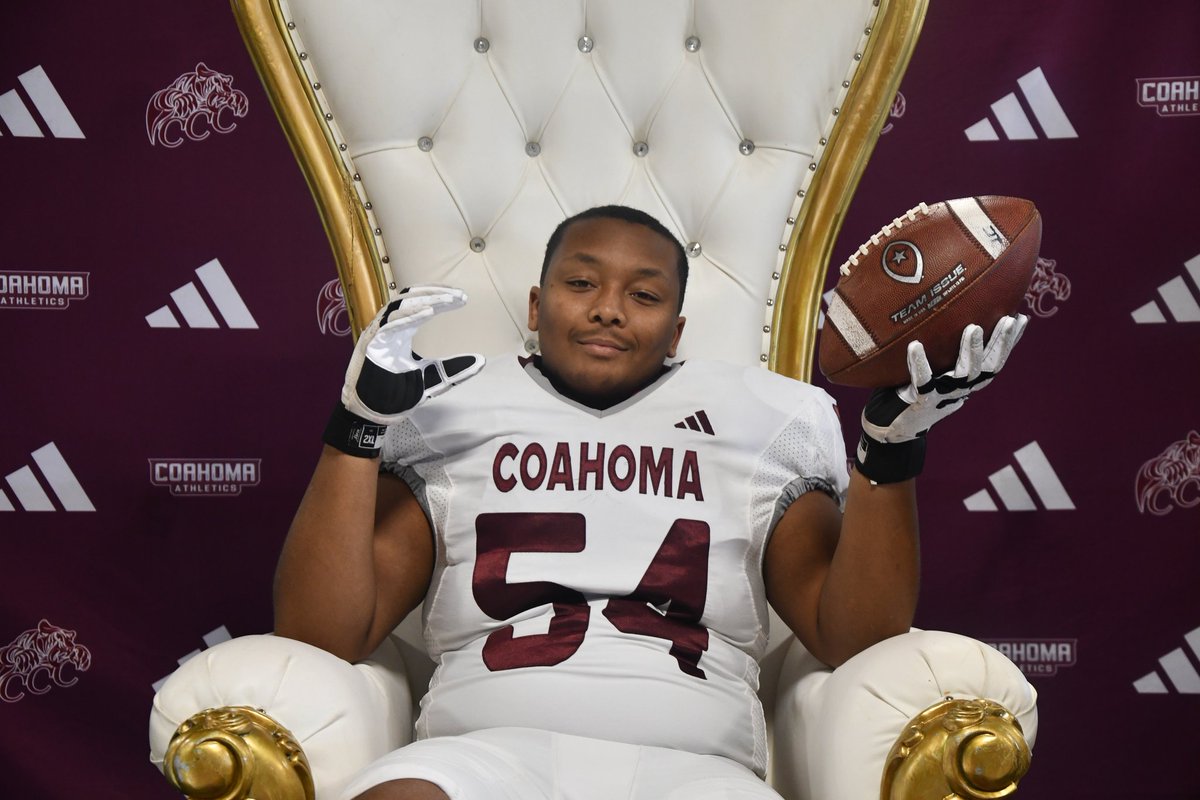 PaulMWilli75's tweet photo. "ALL YOU NEED IS ONE OFFER"
Shout out to @CoachKSwinney,  @CoahomaFootball and the rest of the staff for inviting me out. The Future is bright and I am just want to make it brighter. 

@D_Wren5 @LawrencHopkins @MauriceMilsap https://t.co/QEQHYQsj6P