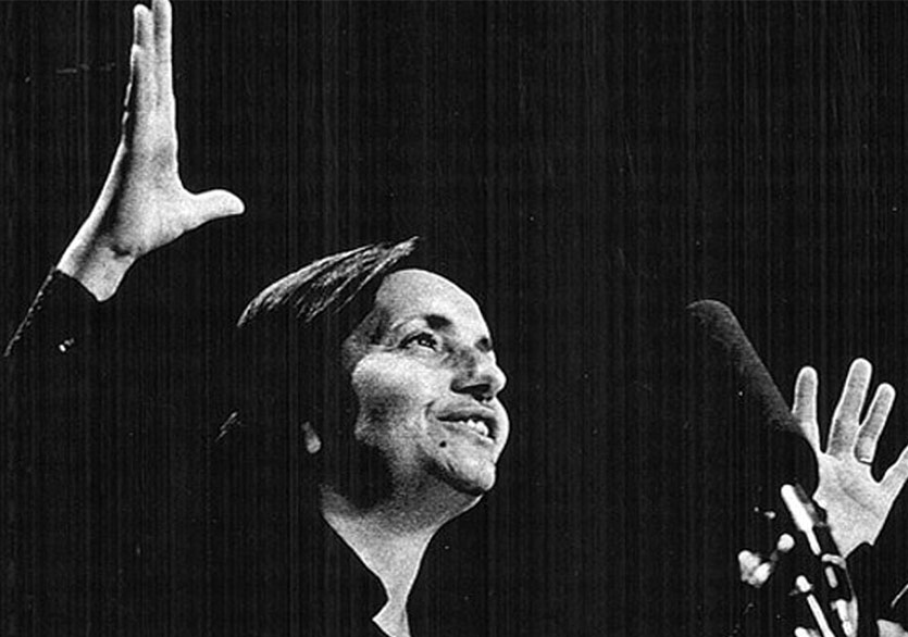 Gülten Akın, Ayrıntılar İlahisi:

"Ben neyi kimden aldım, nerden aldım
her şeyi bir yerden aldım
yorgunum yorganım uzakta dışarda
sabrımı bolca verdiler içerden aldım

Sözler gelip geçsin diyedir, öfke sen bekle
örselendim ağrıdın oyuldun, henüz değil ölüm
ten bekle
bağırmalıyım,