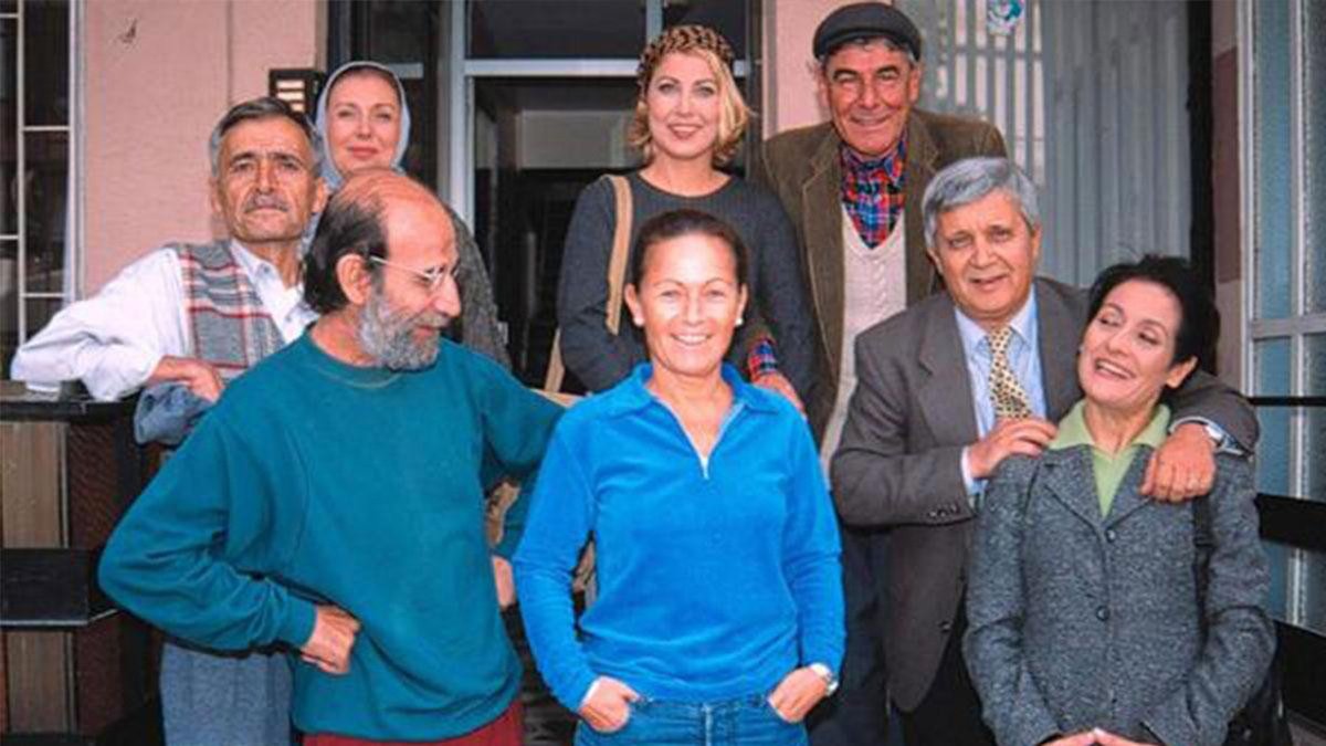 TurkSapienn's tweet image. Karadeniz dizileri, zengin yalı dizileri, aşiret dizileri, malum partinin Osmanlı adı altında propaganda dizilerinin yanında bizim dizi zevklerimiz: