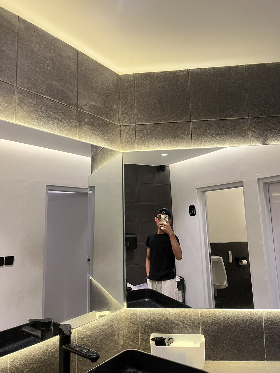 realarrell's tweet image. Ckrekkkk🫴🏻