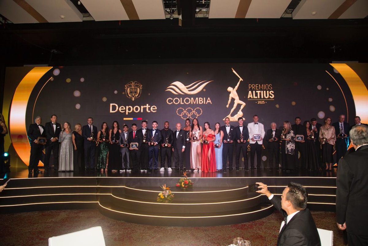 OlimpicoCol's tweet photo. ✨🏆 Felicitaciones a todos los deportistas galardonados en esta edición de los Premios Altius🇨🇴
Gracias por inspirar, dejar legado y demostrar que el deporte sigue siendo un motor de sueños, valores y futuro.
#PremiosAltius https://t.co/wlkjr1ktyW