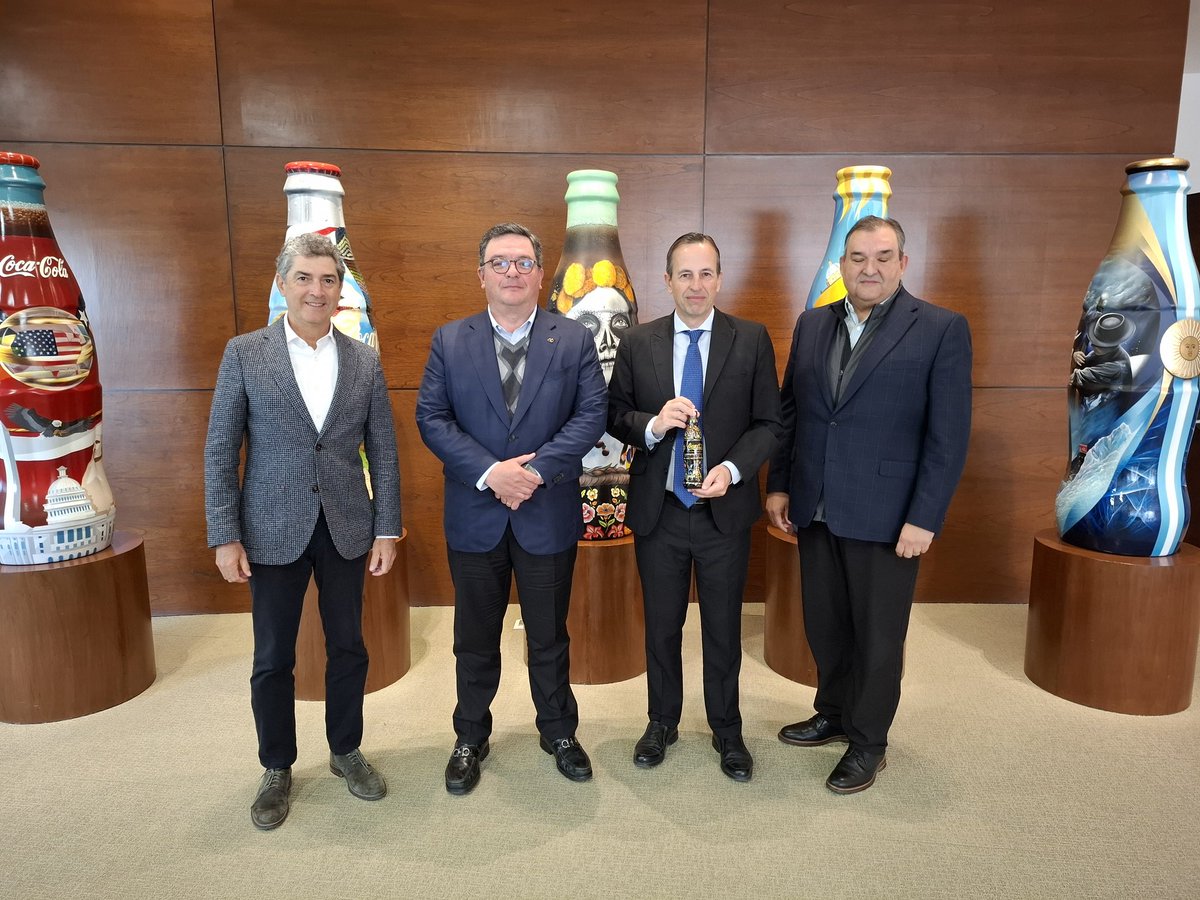 Nuestro Cónsul Vicente Mas tuvo la oportunidad de conocer de primera mano las instalaciones de  <a href="/arcacontal/">Arca Continental</a> en Monterrey en un año tan señalado como el 125 aniversario de la llegada de Coca Cola a México.