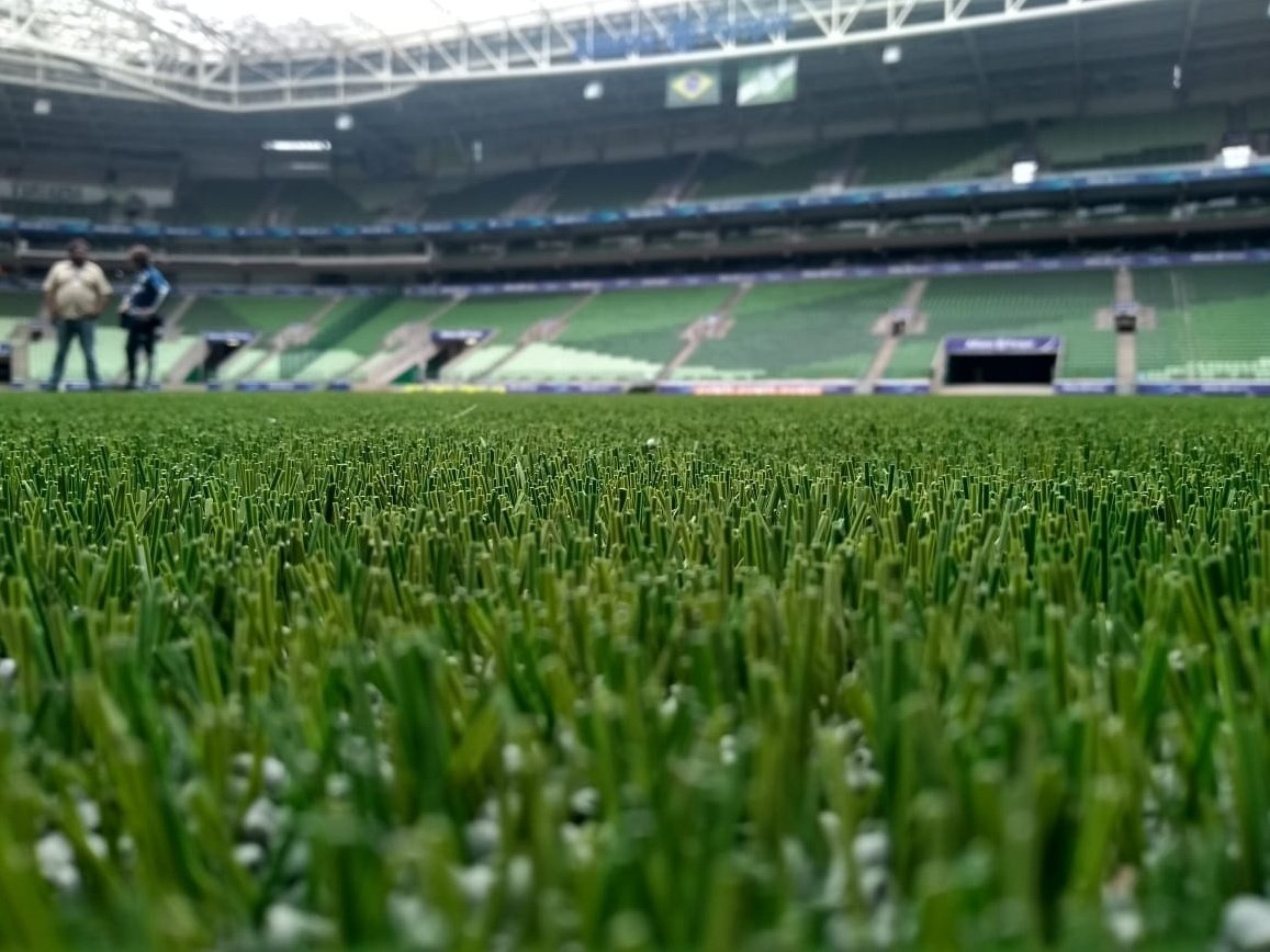 DiegoMarada's tweet image. O Allianz Parque chegou à quarta de seis fases da reforma do gramado. Previsão é de conclusão dos trabalhos ainda no primeiro bimestre de 2026. 

Neste momento, está sendo feita a regularização da camada de pedrisco e compactação do solo. Além da troca do gramado, a drenagem…