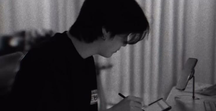 agujstd's tweet image. sleepless nights always turn into melodies.