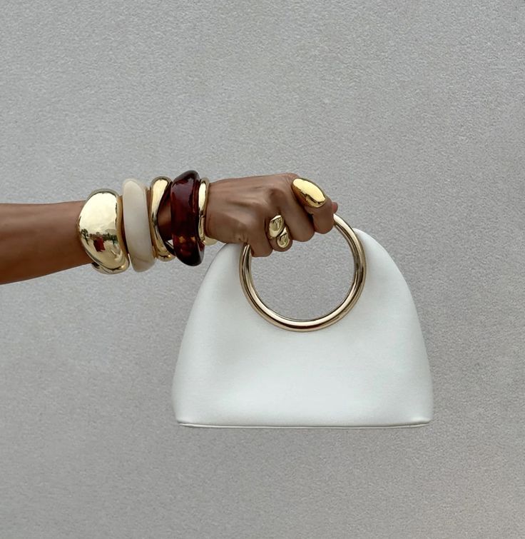 Outfit_Luxy's tweet image. Jacquemus bag 🤍🥺