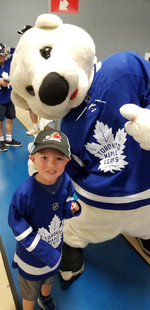 kevc87's tweet photo. @TheFordFANatic @MapleLeafs Logan meeting Carlton at Leafs training camp in Niagara Falls. Leafs game next? 😃 https://t.co/mFc665tOu2