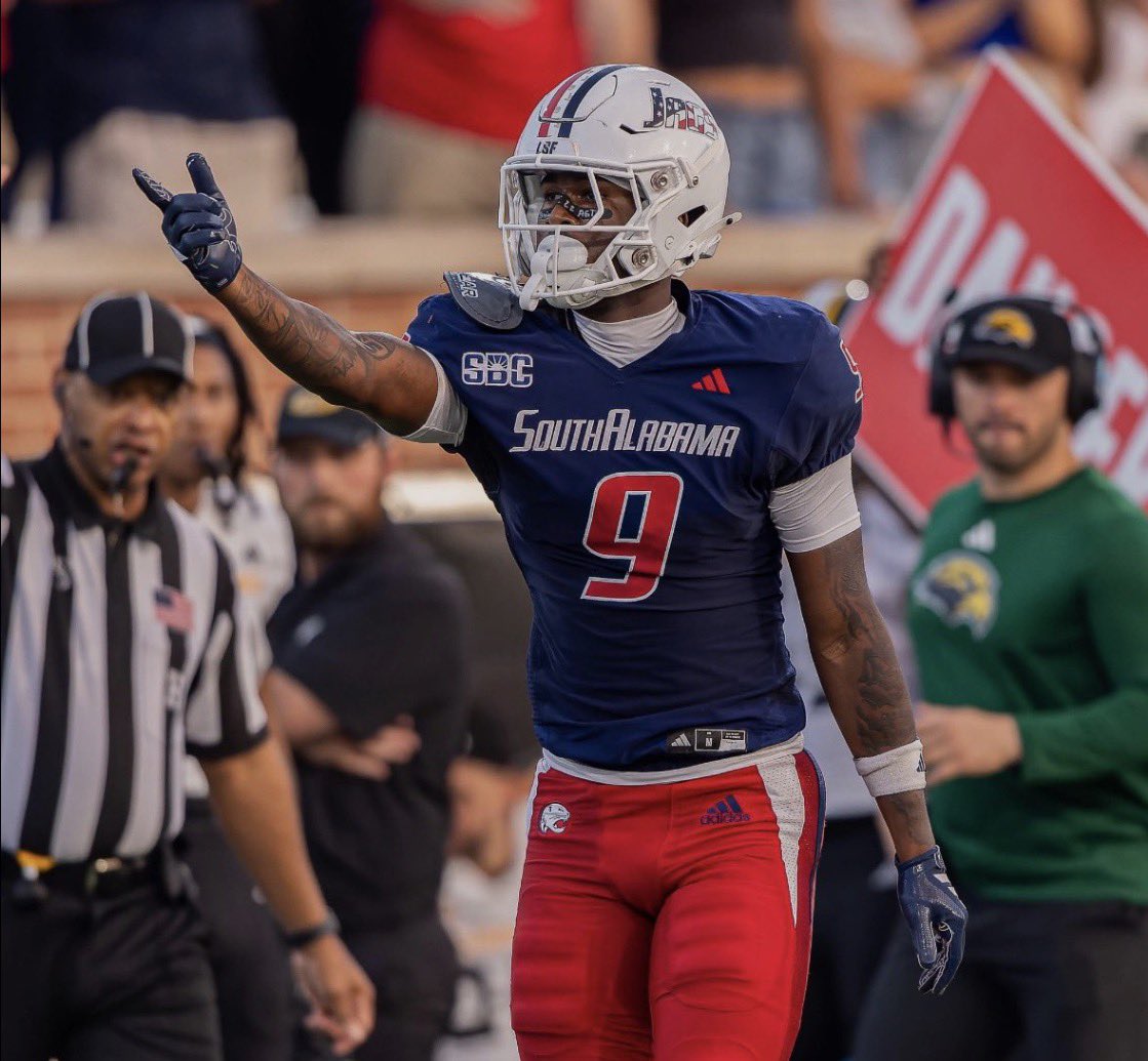 MikeBass2027's tweet photo. Blessed to receive an offer from South Alabama @MitchStewartFB @SouthAlabamaFB @RecruitDevils @CHSREDDEVILS @TomLoy247 @AL7AFootball https://t.co/paMX4T1MxN
