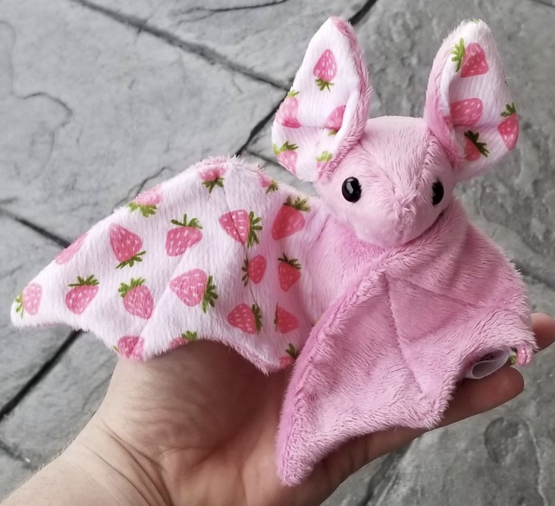 heart_jpg's tweet image. pink strawberry bat