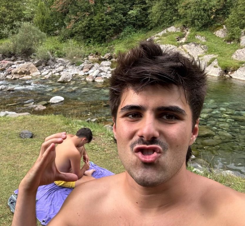 Yo te rondaré desde la plaza al río <3