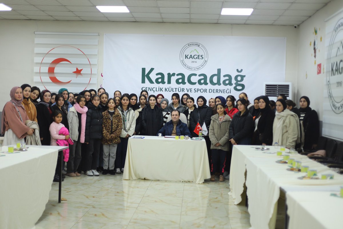 🎓 Siverek’te gençlere anlamlı destek…

KAGES Başkanı Mustafa Veysel Gülpınar, YKS’ye hazırlanan öğrencilerle buluştu, kitap setleri hediye etti. “Gençlerimizin yanında olmayı sürdüreceğiz” dedi.

🔗 [haberurfa.com/siverekte-genc…]

#Siverek #KAGES #YKS2026 #GençliğeDestek #Eğitim