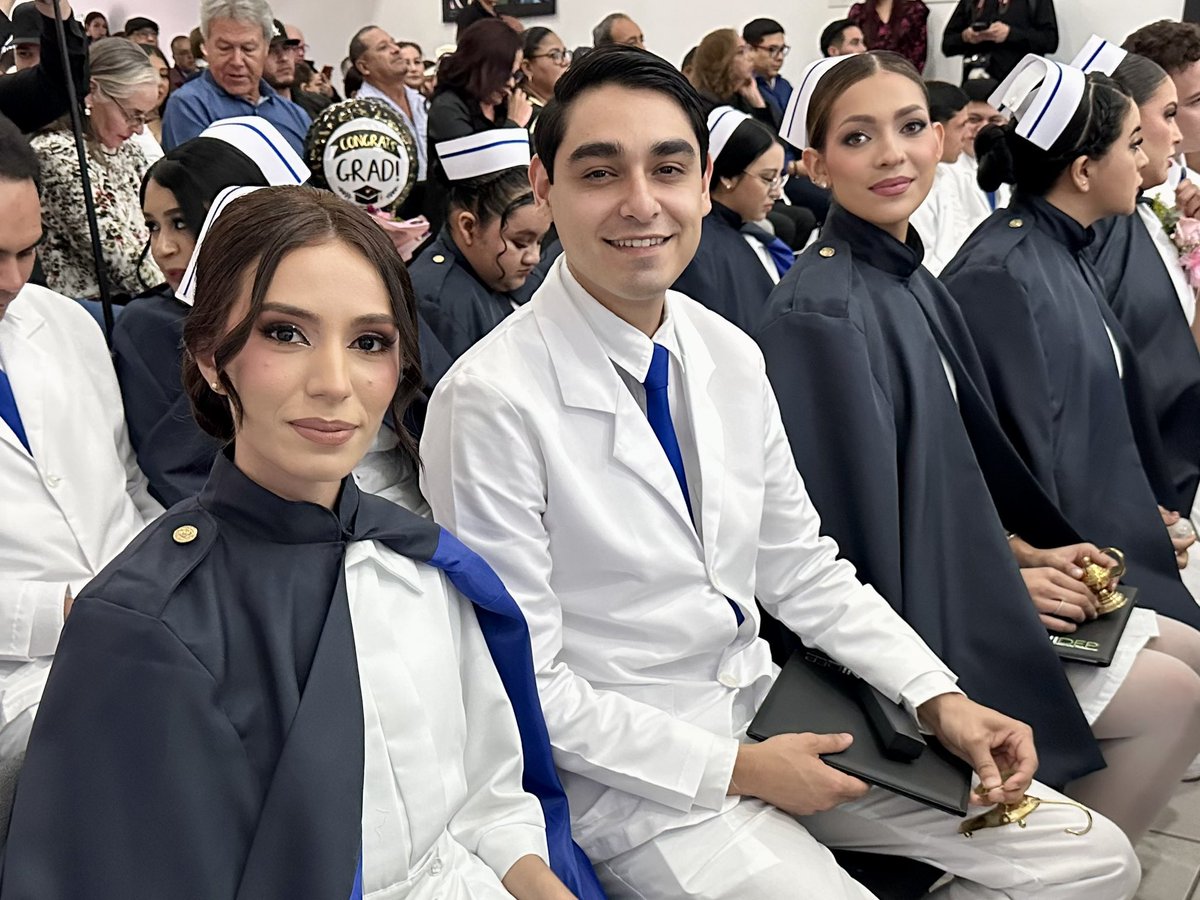 Con orgullo acompañamos la graduación de estudiantes de la Licenciatura en Enfermería de <a href="/UNIDEPoficial/">UNIDEP oficial</a> 

Nuestro director asistió en representación del alcalde <a href="/tonoastiazaran/">Antonio Astiazarán</a> para reconocer su esfuerzo y compromiso con la salud de nuestra comunidad. 🎓✨

#JóvenesH #IHJ