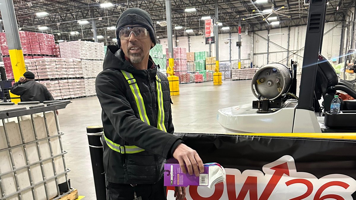 CokeCCBCC's tweet image. This month, in honor of #MLKDay, our Teammates are coming together to give back to our local communities. 

Through the end of January, facilities across our 14-state footprint are collecting new socks—one of the most requested items at local homeless shelters—to support