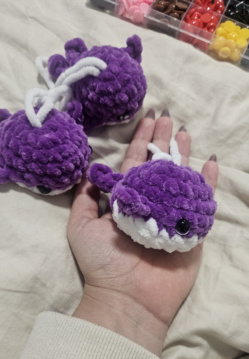 Preciouslilyoon's tweet image. if you are coming to see bts in madrid day1 , come find me to get free purple whale💜