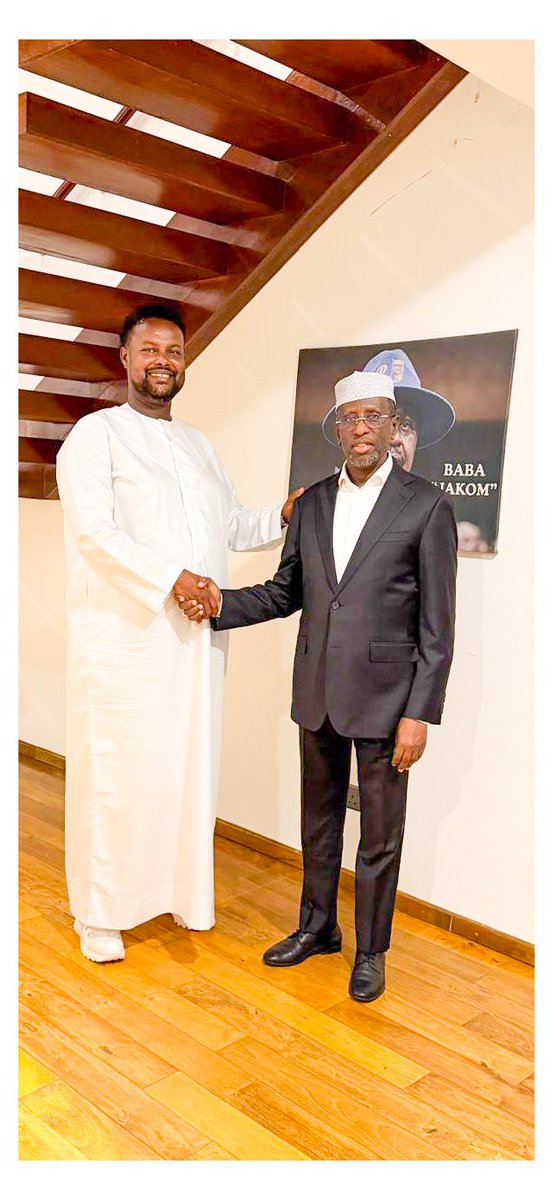 Oketch_Salah's tweet image. I hosted former President and current Presidential candidate of Somalia, Sheikh Sharif Sheikh Ahmed for dinner at my residence.

We held a deep and candid discussion on global geopolitics and ways to further strengthen the strategic relationship between Kenya and Somalia.