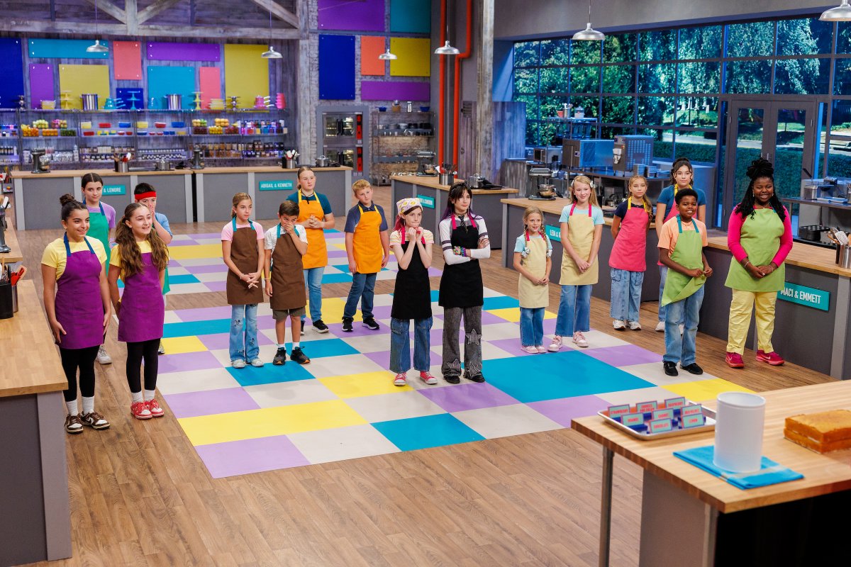 FoodNetwork's tweet image. This week, @duffgoldman and Kardea challenge the sibling teams to create two separate cakes that fit together just like a puzzle!  

Don't miss #BakingChampionshipNextGen, Monday at 8|7c.