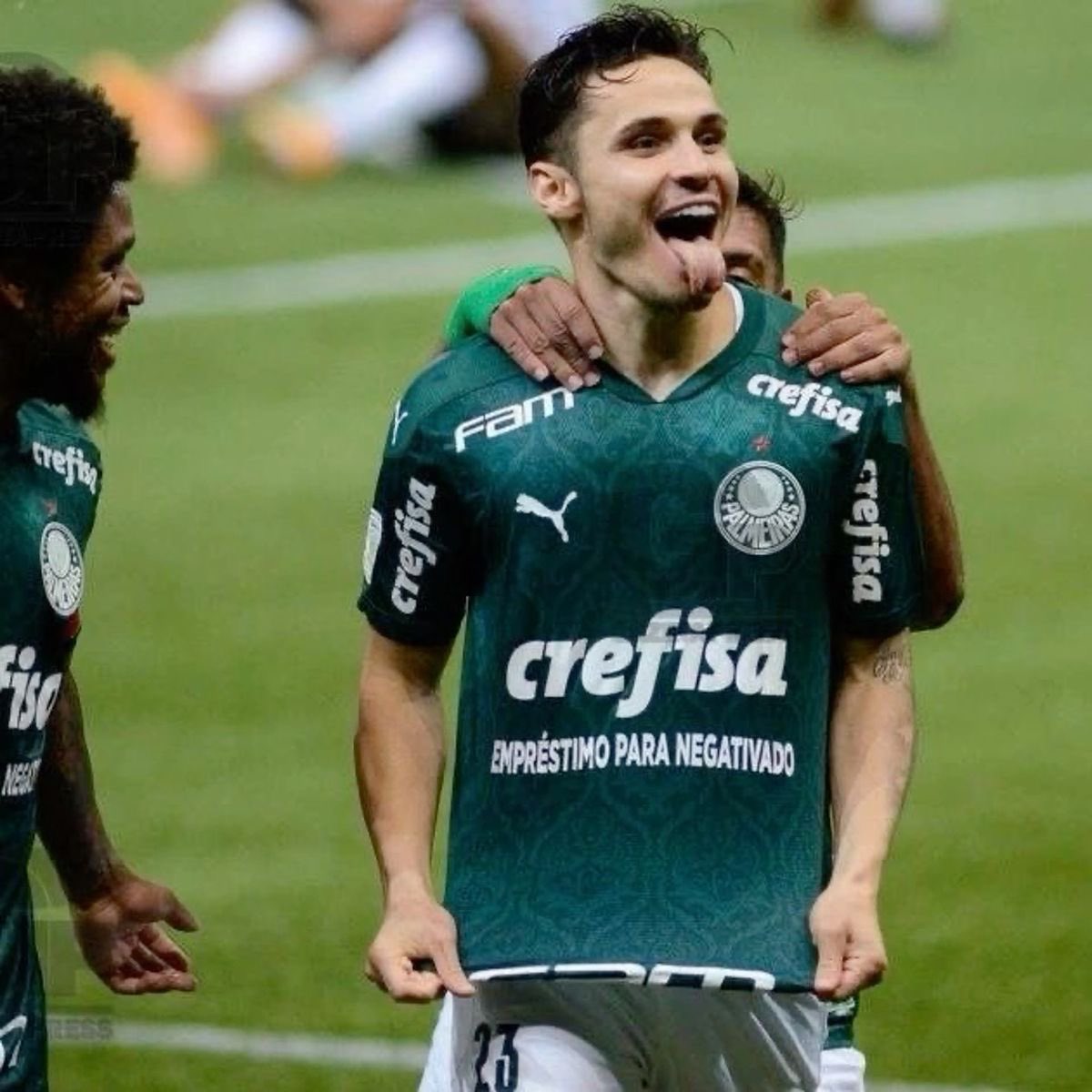 Nunca me senti tão representada dentro de campo como me sentia com o Raphael Veiga. Um moleque que, desde criança, sempre foi Palmeiras, ganhou tudo por aqui, cresceu amando o clube e pode realizar seu sonho de criança.
Pra mim, é um dos maiores jogadores que já passaram pelo