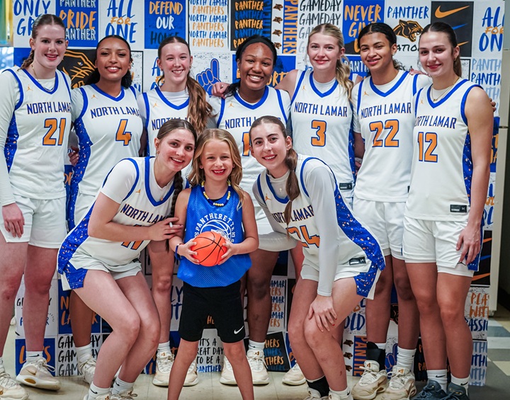 KOYNFM's tweet image. Pantherette Little Dribblers Night Creates Special Memories At Varsity Basketball Game...Read more here: ow.ly/nsI950Y1pfj
