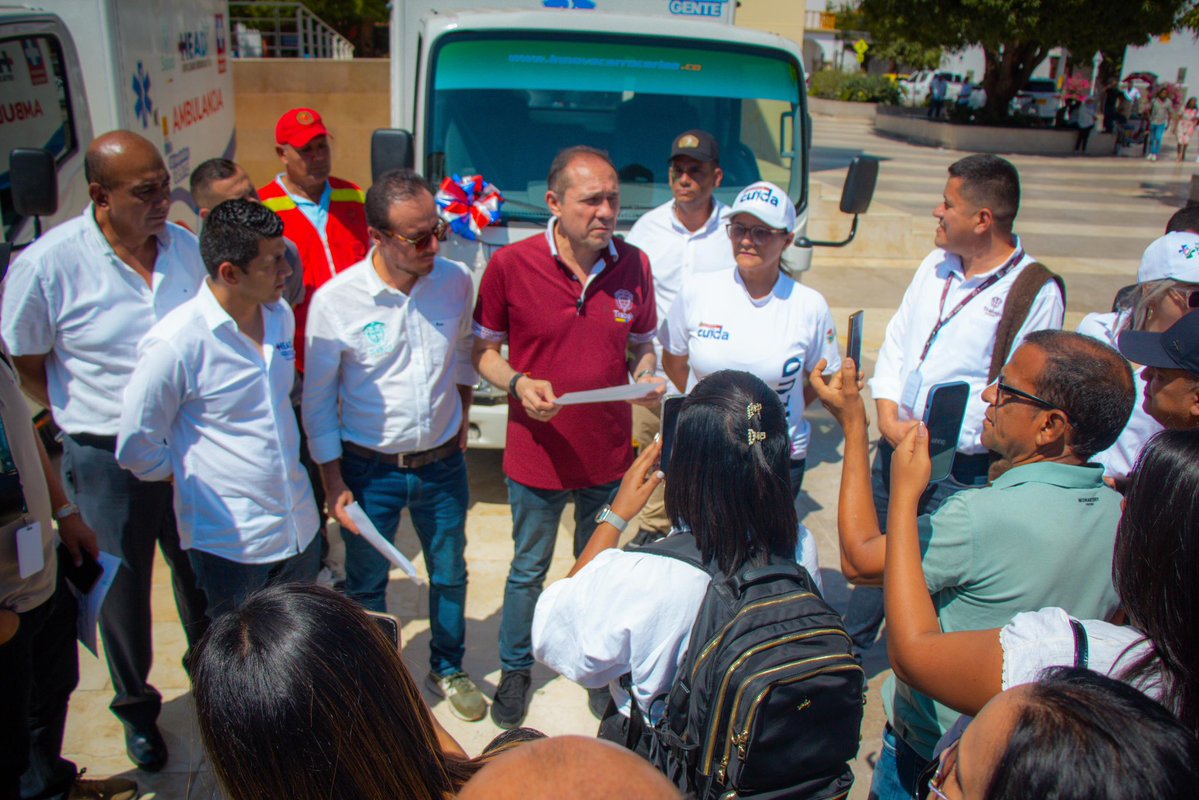 AntonioSanguino's tweet image. ¡Feliz de traer buenas noticias y resultados a mi Valledupar del alma! 🙌
En nombre del Gobierno del Cambio, liderado por el presidente Gustavo Petro, y en reemplazo de mi colega del @MinSaludCol, hoy es un orgullo hacer entrega de 7 ambulancias para el departamento del Cesar.…