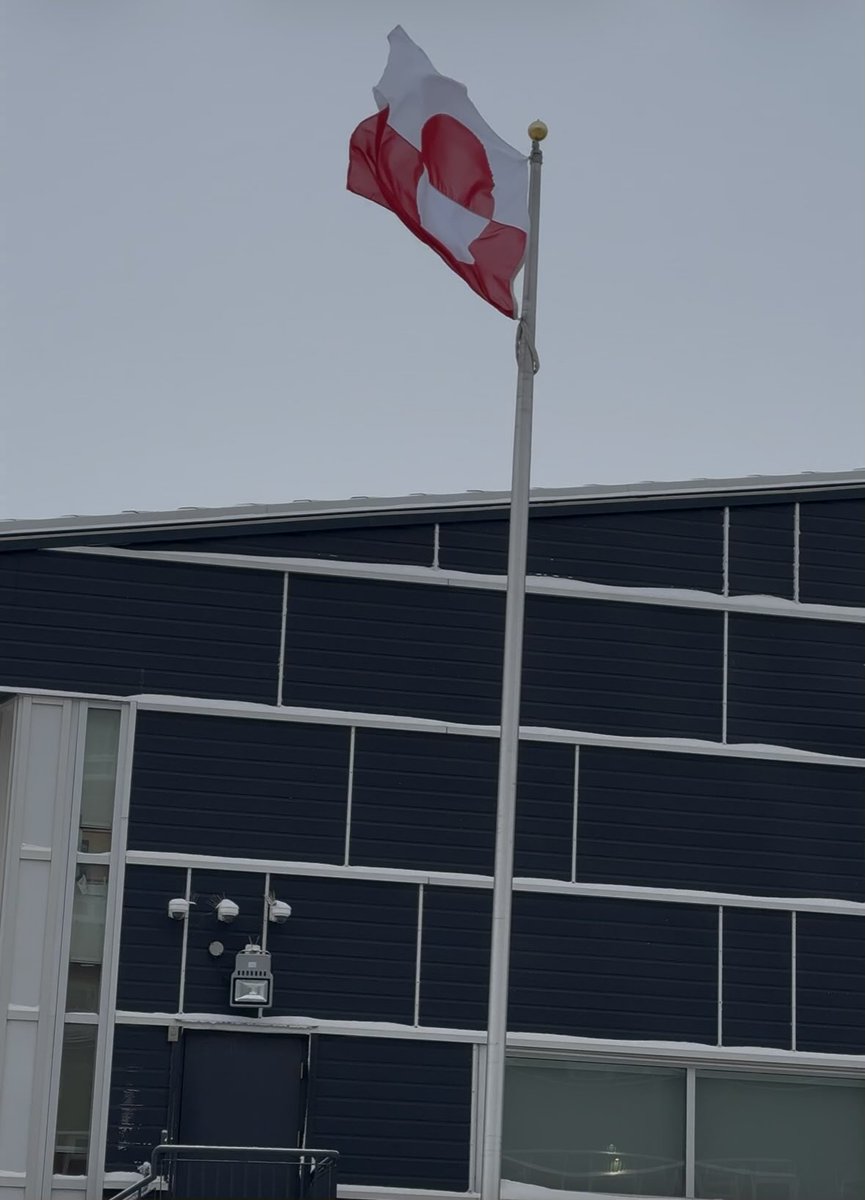 My workplace #LegislativeAssembly of #Nunavut raised the #Greenland Flag 🇬🇱 to express our support for the people of Kalaalit Nunaat #KalaalitNunaat