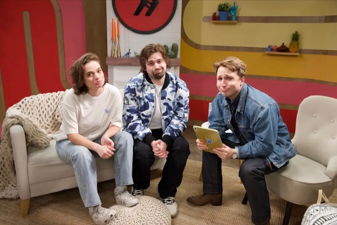 smoshbase_'s tweet image. The duo for 'Smosh Reads Reddit Stories' this week is Angela and Damien

"Tomorrow's theme: wholesome 🥰🫰"