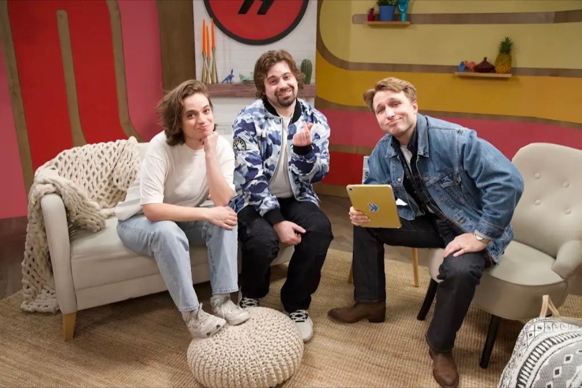 smoshbase_'s tweet image. The duo for 'Smosh Reads Reddit Stories' this week is Angela and Damien

"Tomorrow's theme: wholesome 🥰🫰"