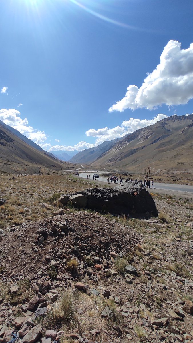 Junto a 130 jóvenes latinoamericanos de Schoenstatt estamos peregrinando desde Mendoza a Santiago de Chile. 

Expresión de fe y signo para estos tiempos.

Hoy superamos los primeros 200 km en ocho días de Peregrinación.

#CruzadaDeMaria2026