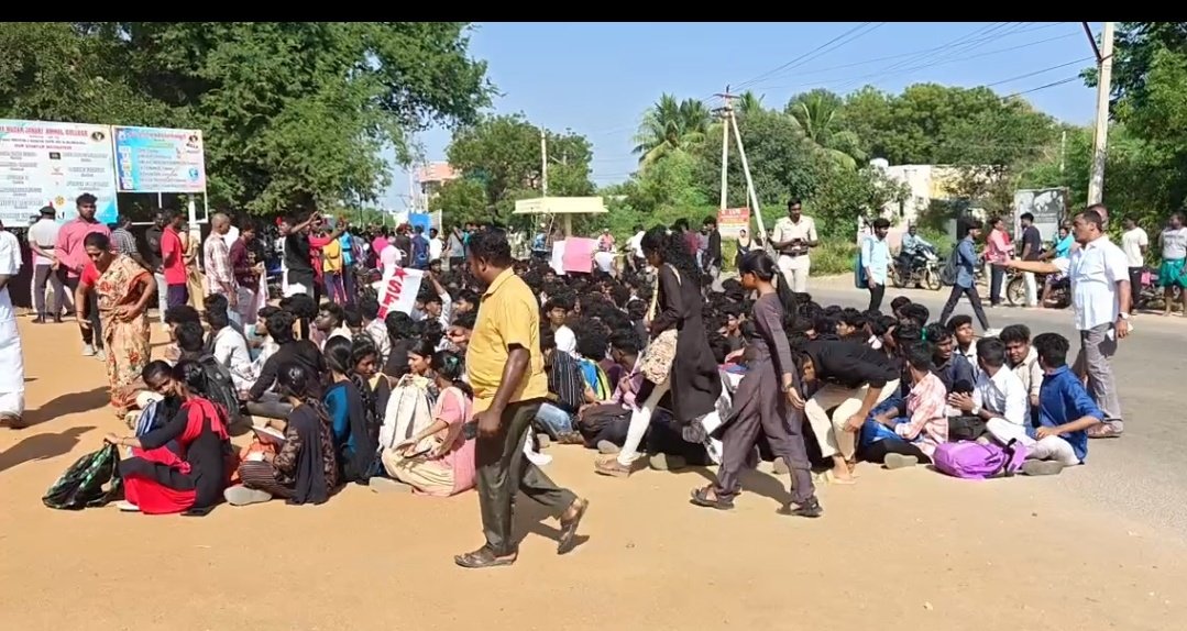 harini_1997's tweet image. #Triggerwarning: (#Suicide)

#Virudhunagar 

P #Solairani (19), a student of a private college near #Sivakasi, died by suicide on Tuesday night, allegedly after the principal reprimanded her and her mother over a photograph of the student with a senior male student, taken outside